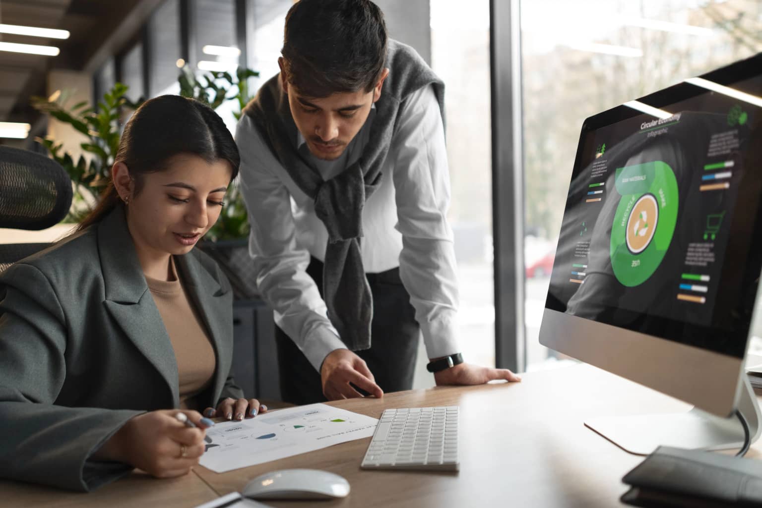 Dashboard do sistema TOTVS com gráficos e processos empresariais